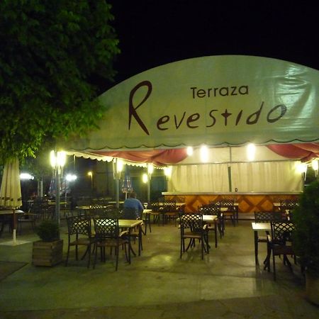 Hotel Restaurante Revestido Escalona  Exterior photo