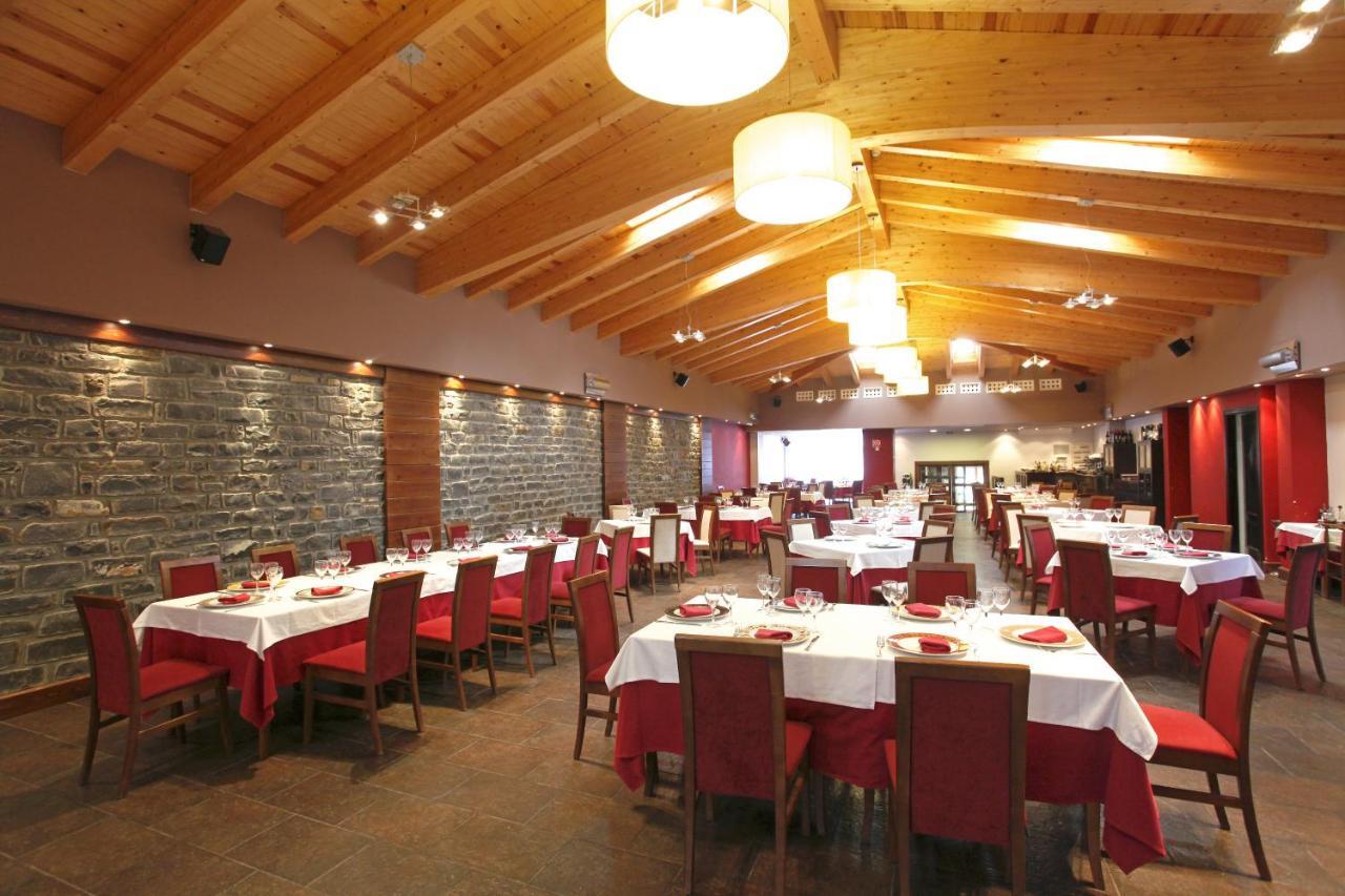 Hotel Restaurante Revestido Escalona  Exterior photo